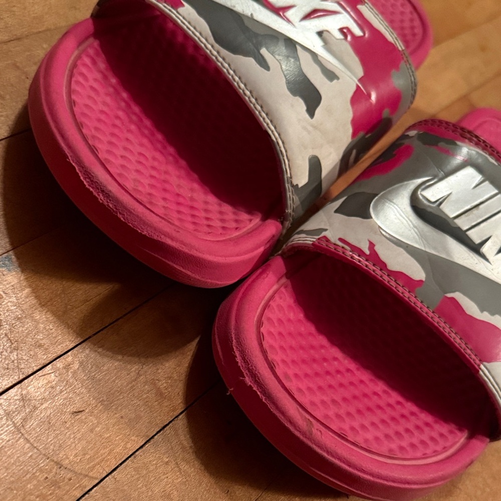 Nike Pink and Gray Camo Slide Sandals - Picture 7 of 7